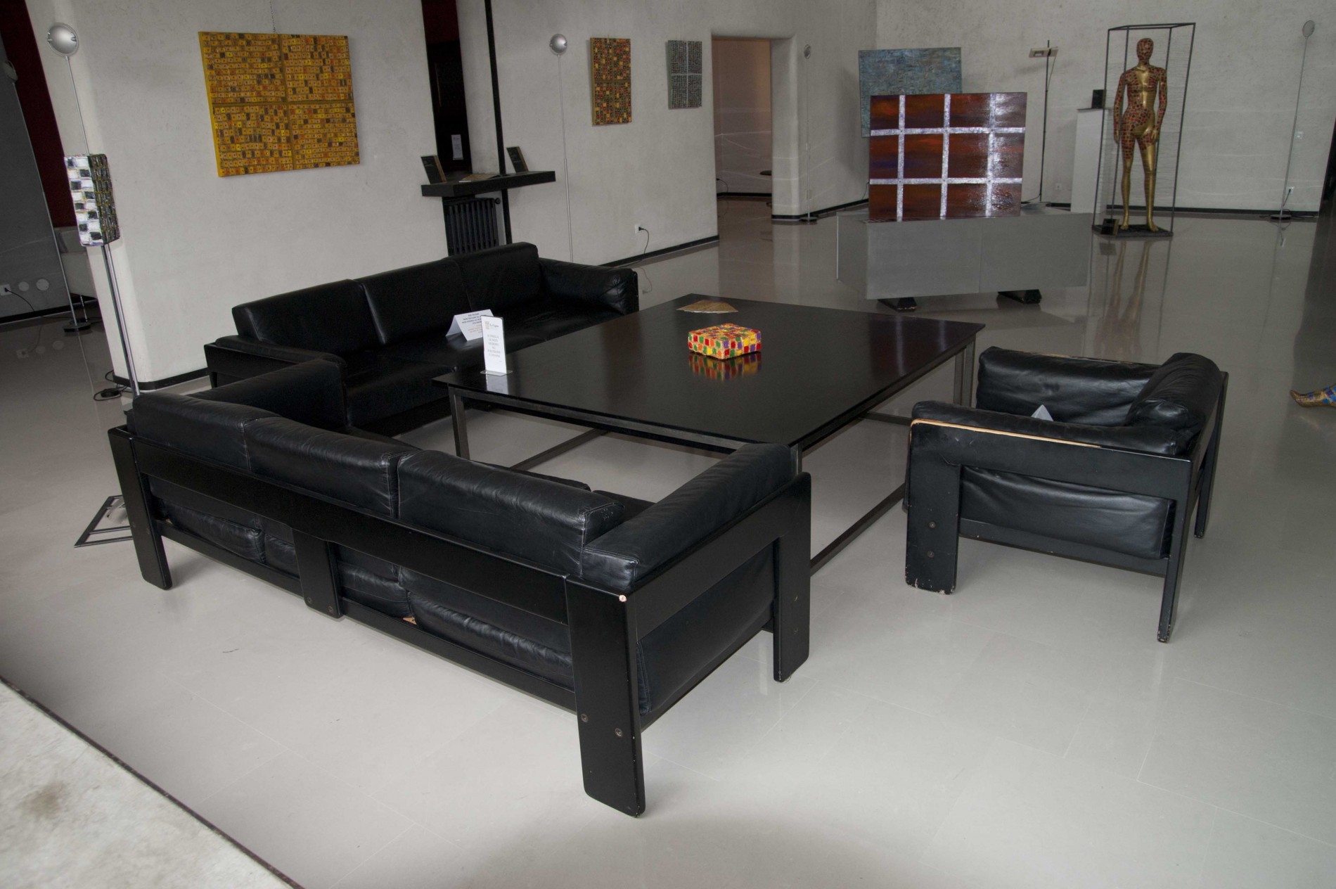 Allestimento "Emersioni" allo Spazio Scarpa